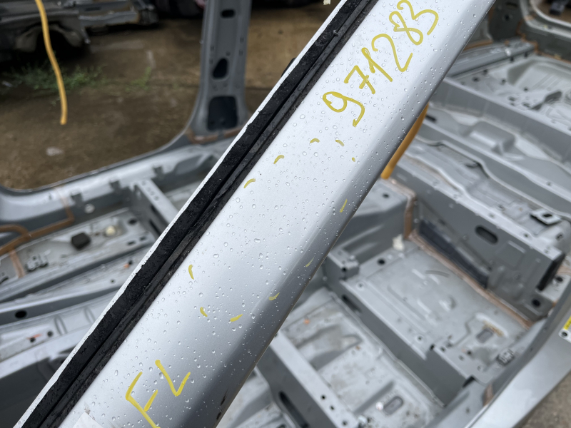 Front left quarter panel of Volvo XC90 16-23 on the body, silver, dented threshold and pillar
