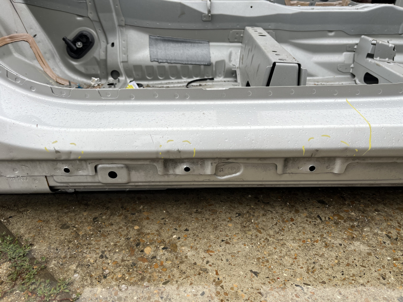 Front left quarter panel of Volvo XC90 16-23 on the body, silver, dented threshold and pillar
