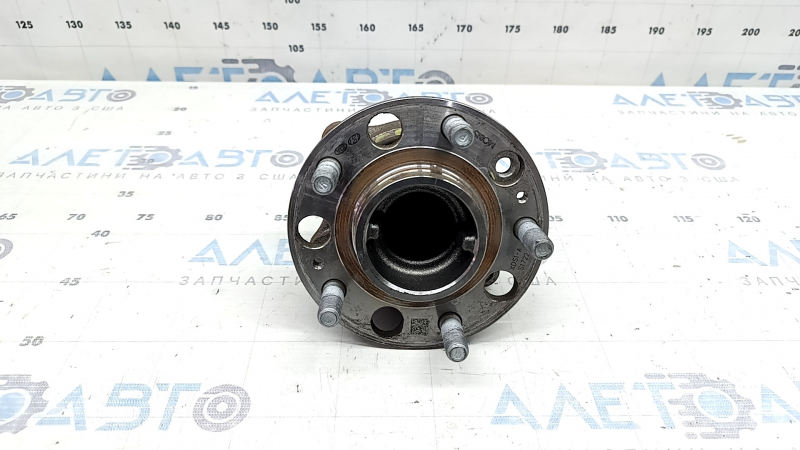 Rear left hub Hyundai Santa Fe 24-26 FWD