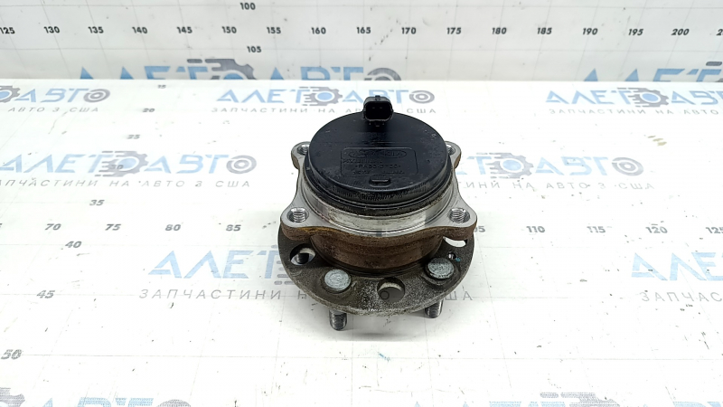 Rear left hub Hyundai Santa Fe 24-26 FWD