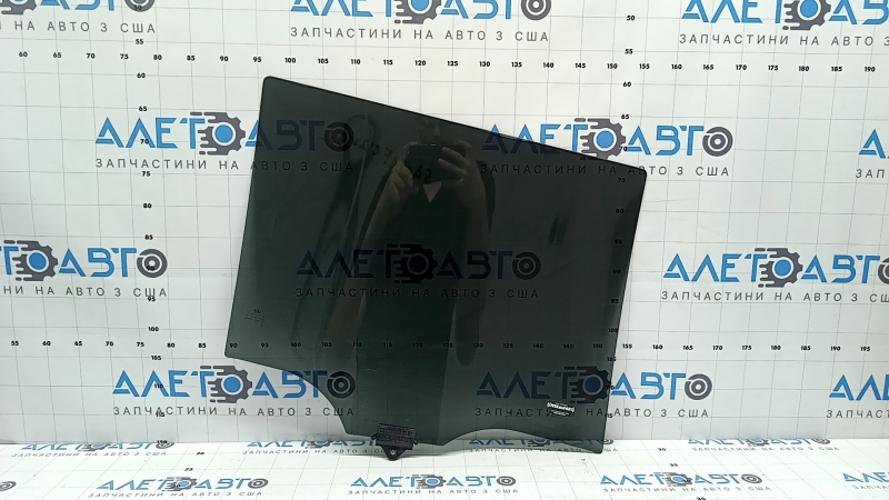 Tinted rear left door glass for Hyundai Santa Fe 24-26