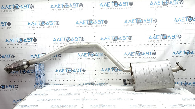 The exhaust pipe, the middle part with the catalytic converter of the Hyundai Santa Fe 24-26 HEV, is dented in the resonator.
