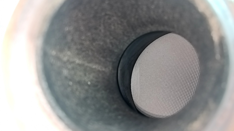 The exhaust pipe, the middle part with the catalytic converter of the Hyundai Santa Fe 24-26 HEV, is dented in the resonator.