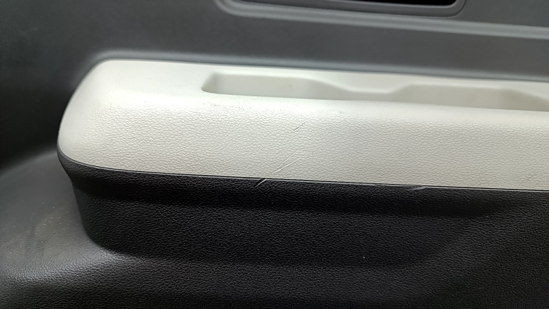 Right wheel arch trim Hyundai Santa Fe 24-26, gray, under climate control, scratches, whitened plastic, cracked