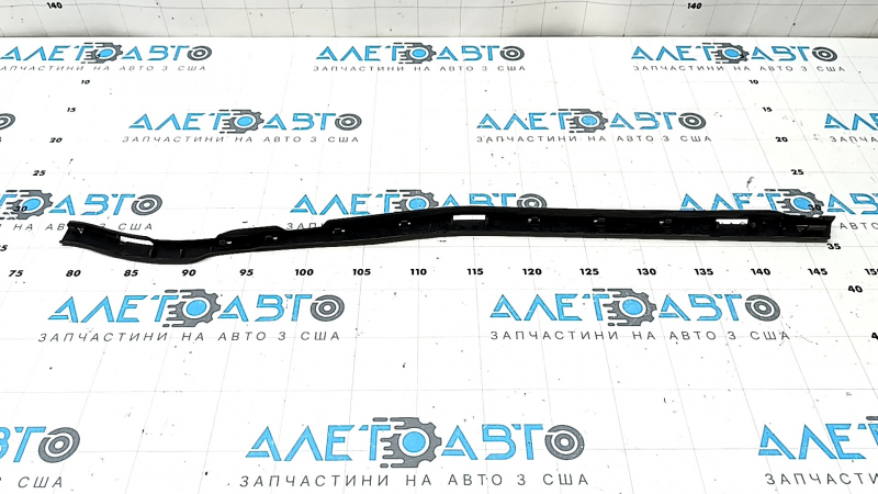 The lower foot-operated trunk opening sensor mount for the Audi A5 F5 20-25 is cracked.