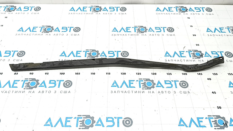 The lower foot-operated trunk opening sensor mount for the Audi A5 F5 20-25 is cracked.