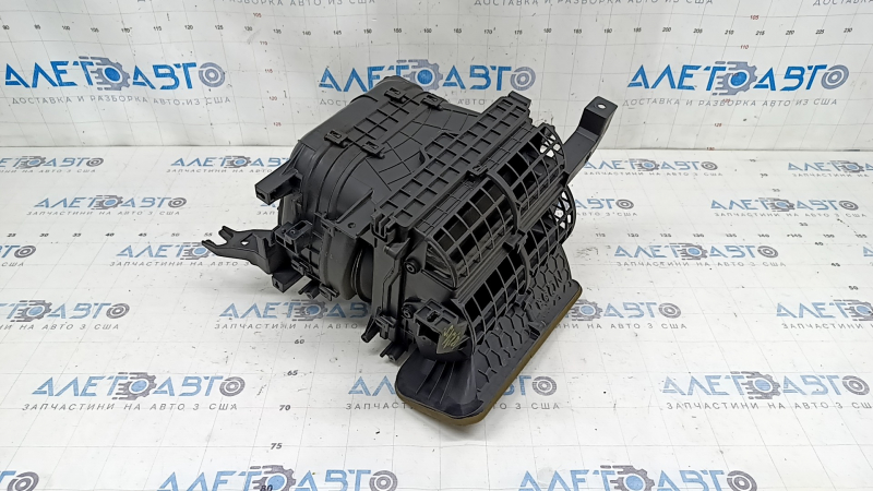 The bare heater housing of the Kia Sportage 23-26 2.5 without a fan and actuators.