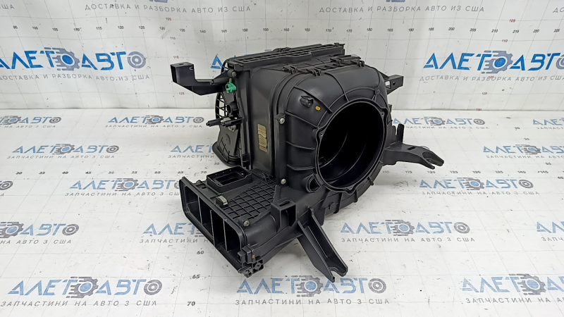 The bare heater housing of the Kia Sportage 23-26 2.5 without a fan and actuators.
