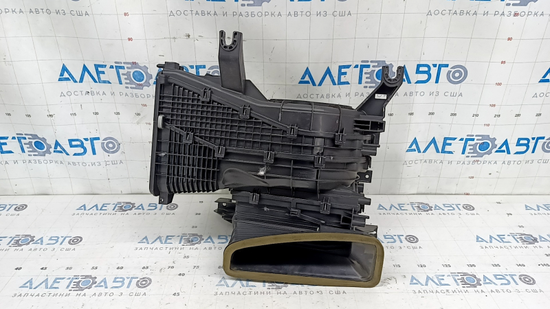 The bare heater housing of the Kia Sportage 23-26 2.5 without a fan and actuators.