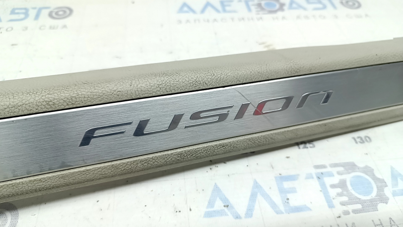 Front left door sill trim for Ford Fusion mk5 17-20, gray, with chrome insert, scratches, dry-cleanable