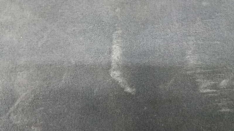The trunk floor of the Audi A5 F5 19-25 5D is black and dented.