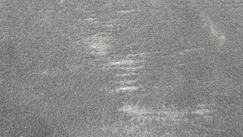 The trunk floor of the Audi A5 F5 19-25 5D is black and dented.