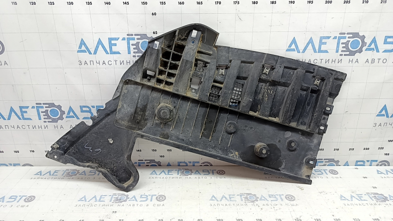 Ford Fusion mk5 17-20 front bumper guard, left, worn, cracked, missing fragment