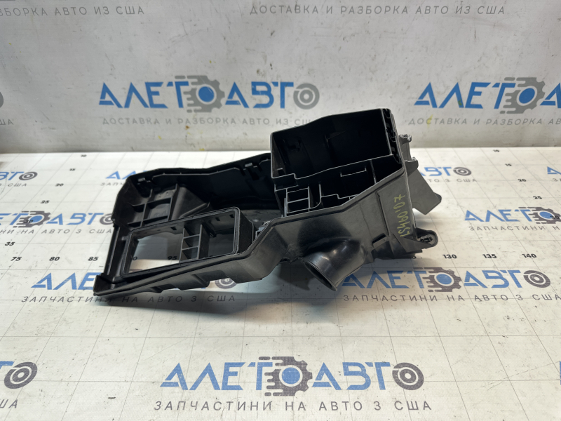The underhood fuse box housing for a Lexus LS460 07-17 has a broken mount.