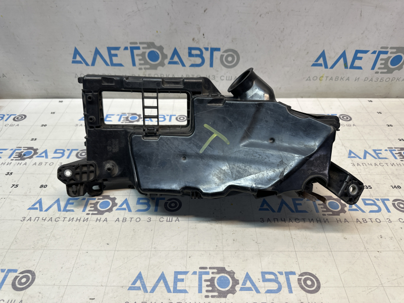 The underhood fuse box housing for a Lexus LS460 07-17 has a broken mount.