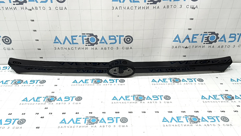 Subaru Forester 25-26 trunk door molding scratches