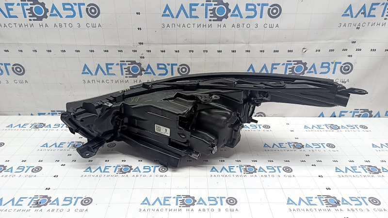 Toyota Highlander 21-26 LED front right headlight, without DRL, dark, polished, scratches