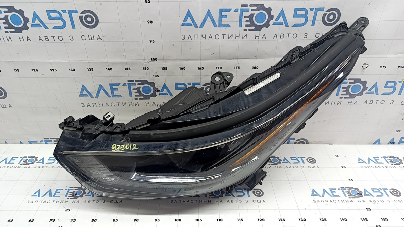 Left front headlight for Toyota Highlander 21-26 LED, without DRL, dark, for flooding, worn