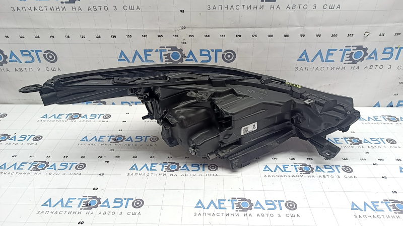 Left front headlight for Toyota Highlander 21-26 LED, without DRL, dark, for flooding, worn