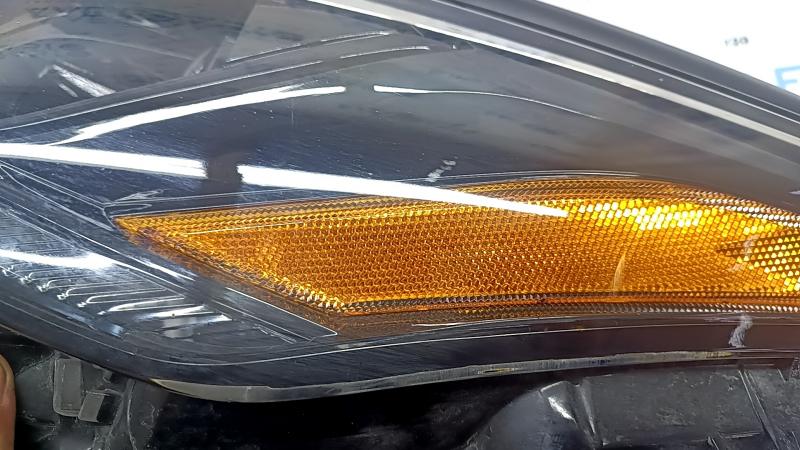 Left front headlight for Toyota Highlander 21-26 LED, without DRL, dark, for flooding, worn