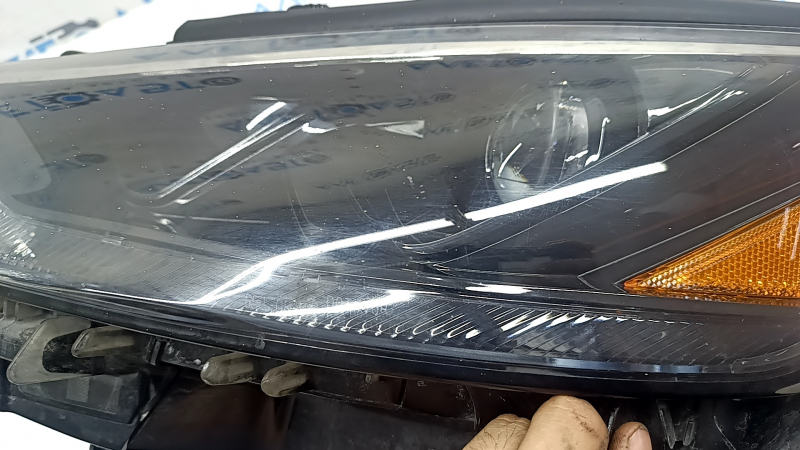 Left front headlight for Toyota Highlander 21-26 LED, without DRL, dark, for flooding, worn