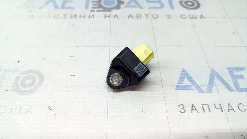 Right center pillar airbag sensor for Toyota Highlander 20-26