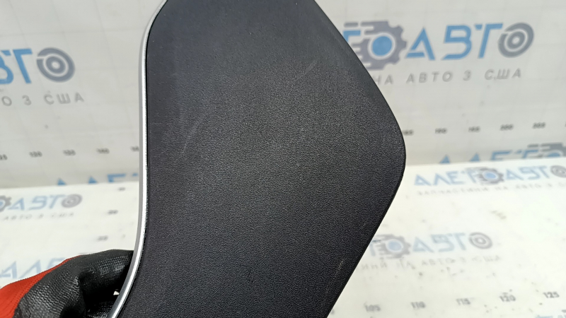 Toyota Highlander 20-26 right side center console trim, black, scratches