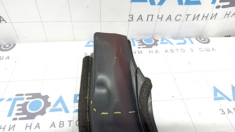 The right door-wing seal of the Lexus UX 19-26 is dented.