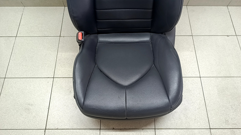 Toyota Highlander 22-23 driver's seat with airbag, electric, heated, black leather, XLE, creases on the leather