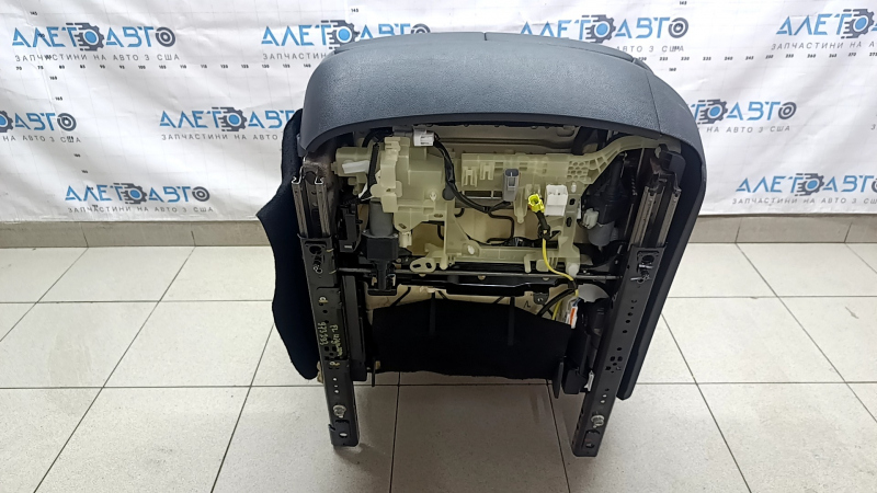 Toyota Highlander 22-23 driver's seat with airbag, electric, heated, black leather, XLE, creases on the leather