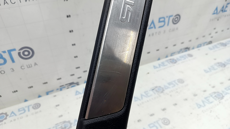 Front right door sill plate for Lexus UX 19-26 with chrome trim, scratches