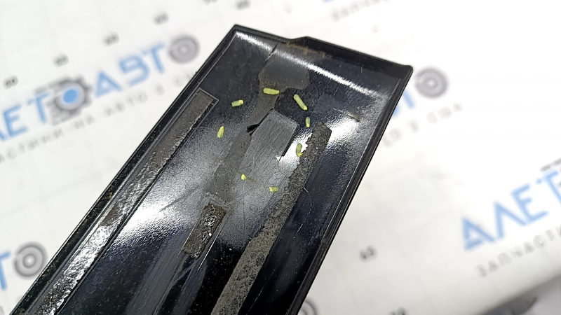 The front right side door trim for a Lexus UX 19-26 is missing a seal, the fastener is broken, and it's covered in glue.