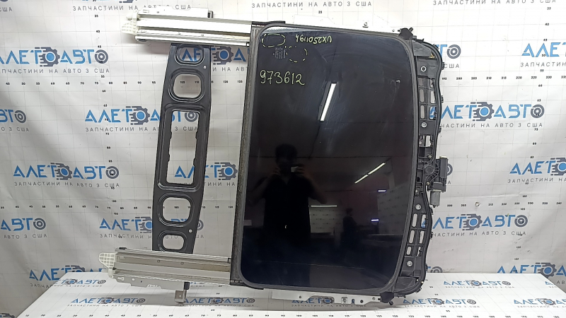 Lexus UX200 UX250h 19-24 sunroof assembly, black curtain, scratches on the glass and curtain