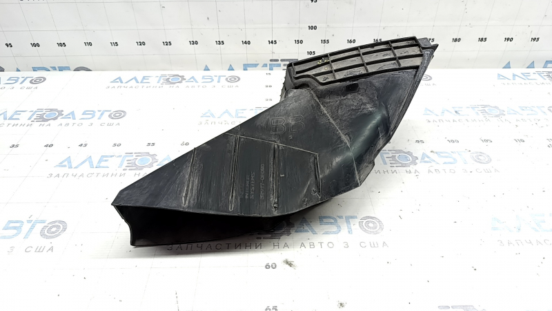 Toyota Highlander 20-26 2.5 hybrid, 3.5 automatic transmission radiator deflector, broken, missing fragment, dented