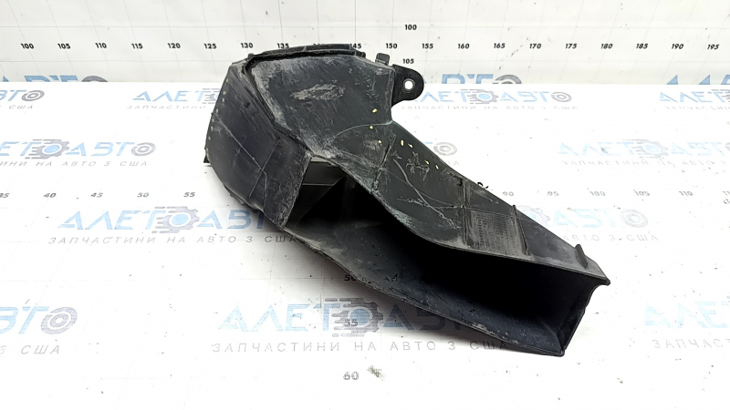 Toyota Highlander 20-26 2.5 hybrid, 3.5 automatic transmission radiator deflector, broken, missing fragment, dented
