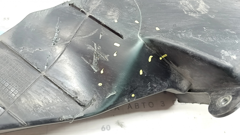 Toyota Highlander 20-26 2.5 hybrid, 3.5 automatic transmission radiator deflector, broken, missing fragment, dented
