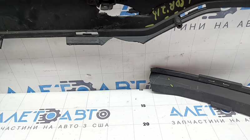 Kia Sorento 21-24 HEV rear bumper lip, PHEV structure for parking sensors without Park Assist, cracks, tears, missing fragments, scratches, deformed