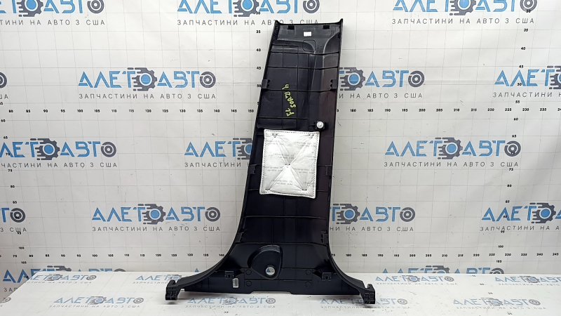 Kia Sorento 21-25 HEV, PHEV black lower left center pillar trim