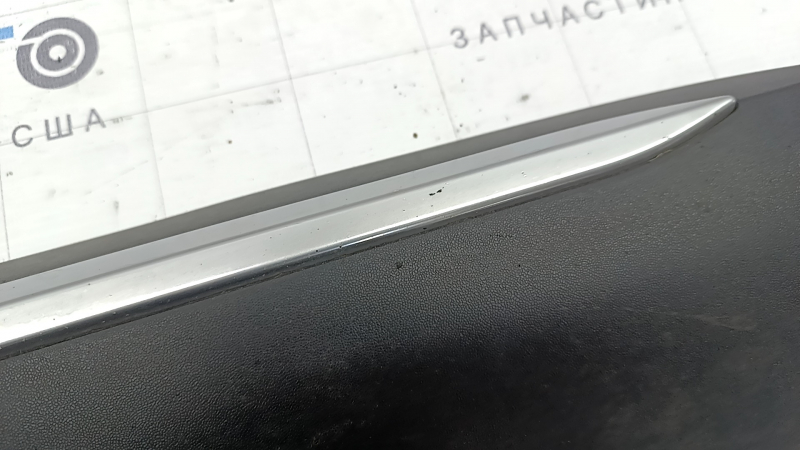 Lower front right door trim for Kia Sorento 21-23 HEV, PHEV structure with chrome molding, chips on the chrome