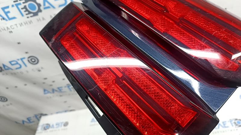 Kia Sorento 22-24 HEV LED right headlight with trim, scratches