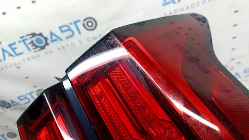 Kia Sorento 22-24 HEV LED right headlight with trim, scratches