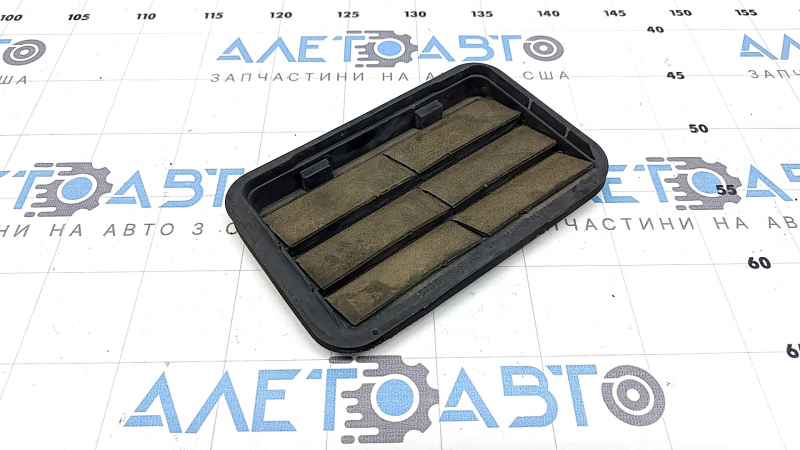 The left ventilation shield of the Lincoln MKZ 13-20 has dried out the seal.