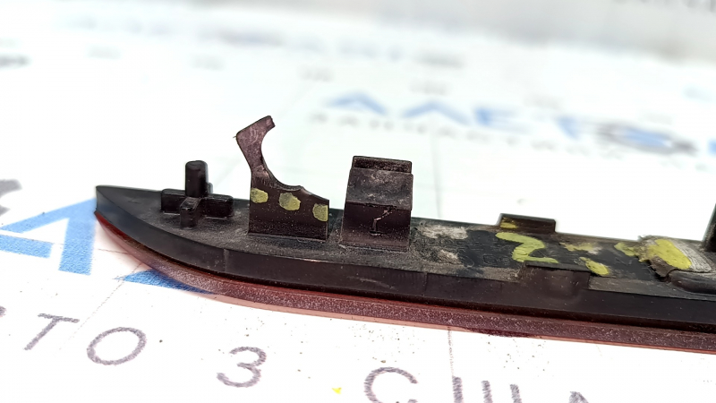 Lincoln MKZ 13-20 rear bumper reflector, left side marker light, water contact, broken mount, crack in connector