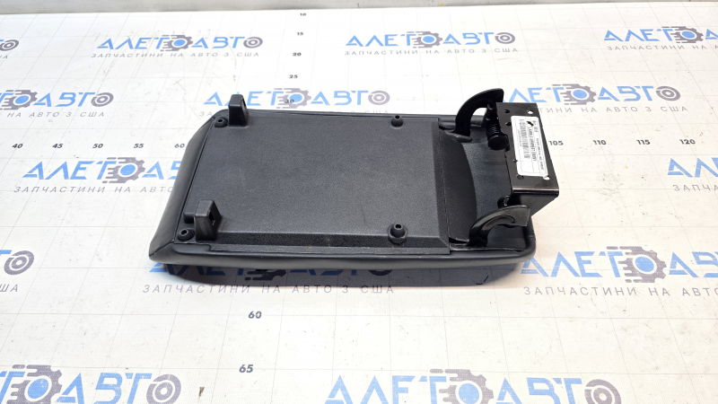 Lincoln MKZ 17-20 center console armrest, black leather, crack in leather
