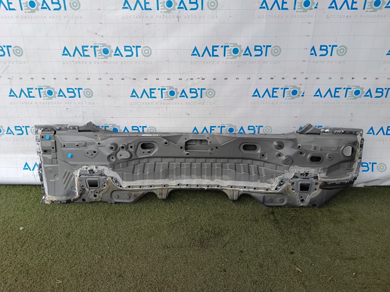 The rear panel of the Lexus CT200h 11-17 was sawed off, black.