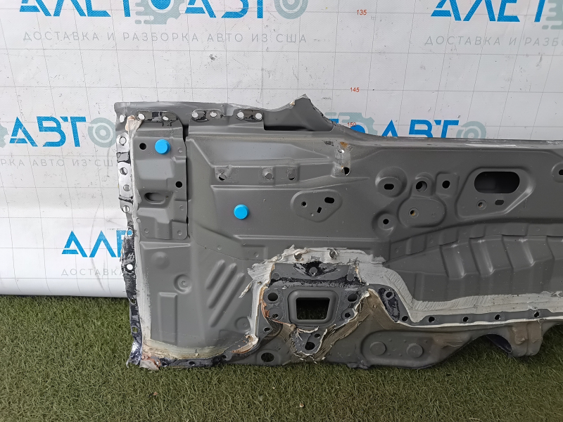 The rear panel of the Lexus CT200h 11-17 was sawed off, black.