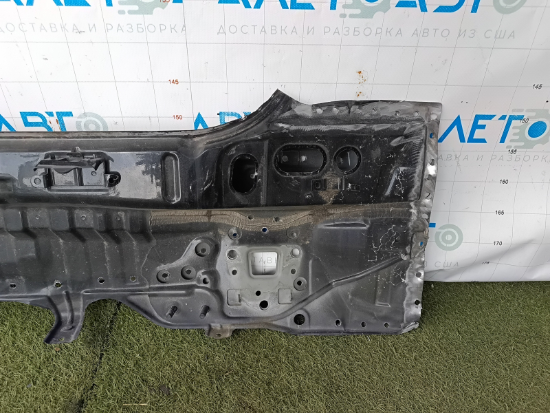 The rear panel of the Lexus CT200h 11-17 was sawed off, black.