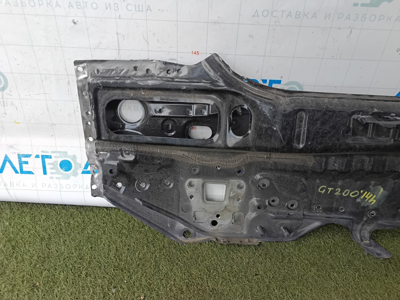 The rear panel of the Lexus CT200h 11-17 was sawed off, black.
