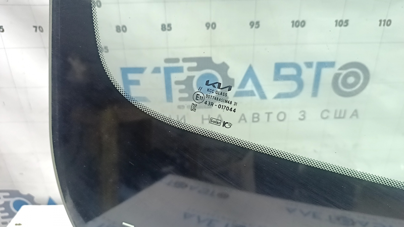 Kia Sorento 21-24 HEV, PHEV windshield with camera and humidity sensor, chip, scratches