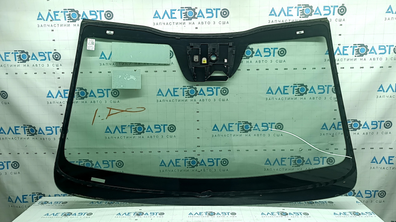 Kia Sorento 21-24 HEV, PHEV windshield with camera and humidity sensor, chip, scratches